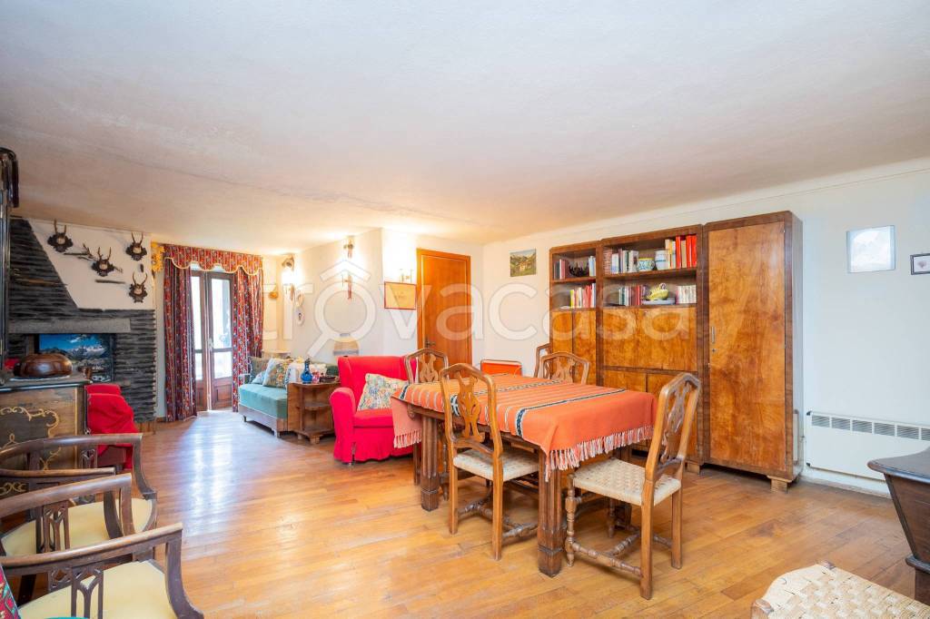 appartamento in vendita a Casteldelfino