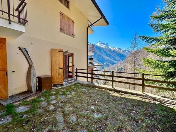 appartamento in vendita a Casteldelfino