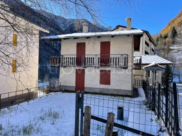 casa indipendente in vendita a Casteldelfino