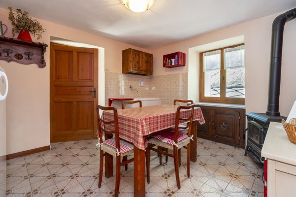 appartamento in vendita a Casteldelfino in zona Torrette