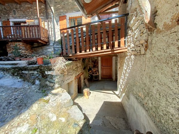 appartamento in vendita a Casteldelfino in zona Torrette