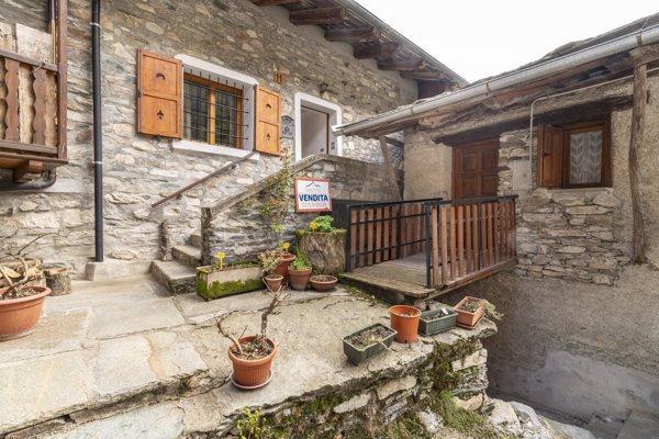 appartamento in vendita a Casteldelfino in zona Torrette
