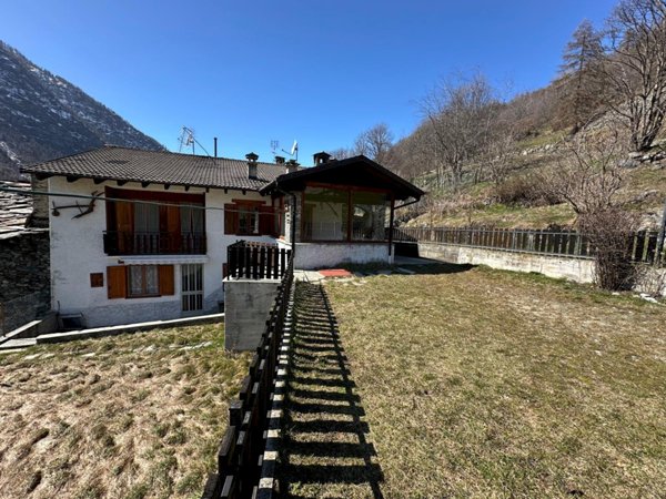 casa indipendente in vendita a Casteldelfino