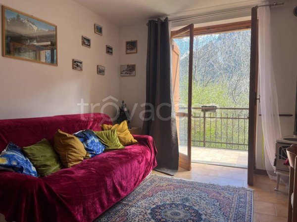 appartamento in vendita a Casteldelfino