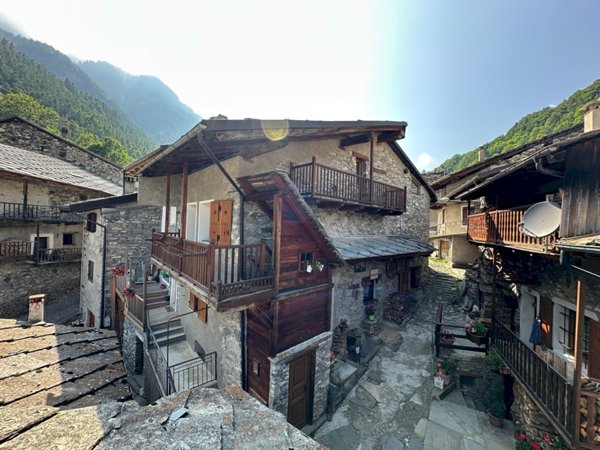 casa indipendente in vendita a Casteldelfino in zona Torrette