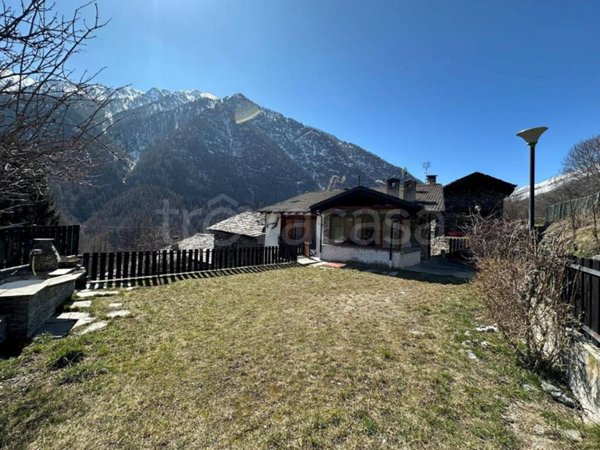casa indipendente in vendita a Casteldelfino