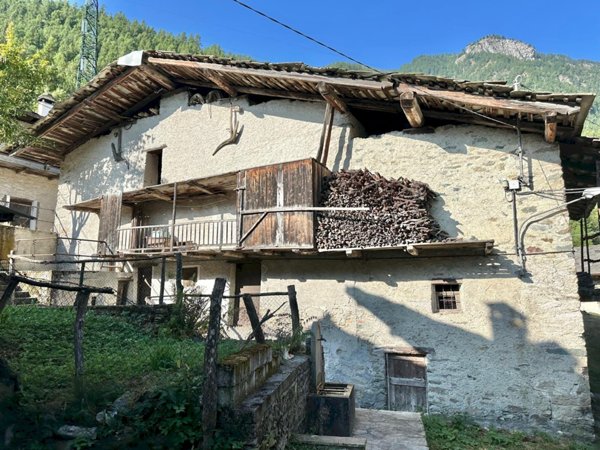 casa indipendente in vendita a Casteldelfino in zona Torrette