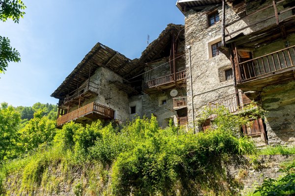 casale in vendita a Casteldelfino