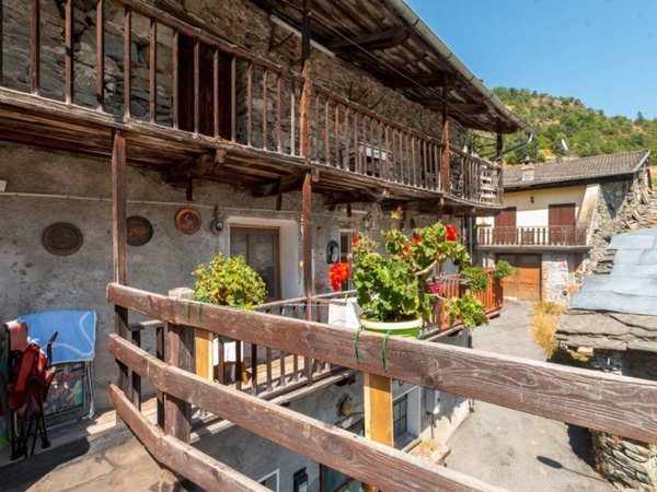 casa indipendente in vendita a Casteldelfino