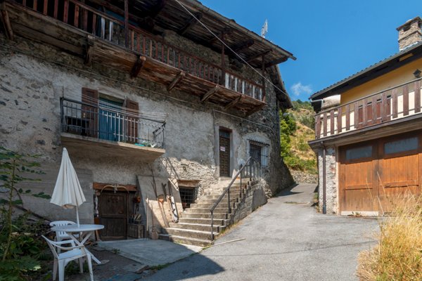 casa semindipendente in vendita a Casteldelfino