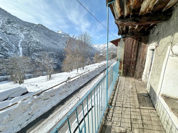 appartamento in vendita a Casteldelfino in zona Bertines