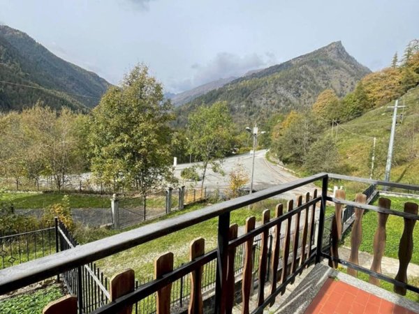 appartamento in vendita a Casteldelfino