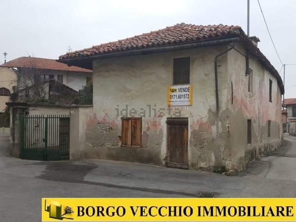 esavano in vendita a Castelletto Stura