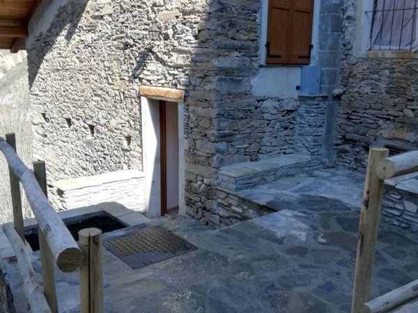 casa indipendente in vendita a Castelmagno in zona Colletto