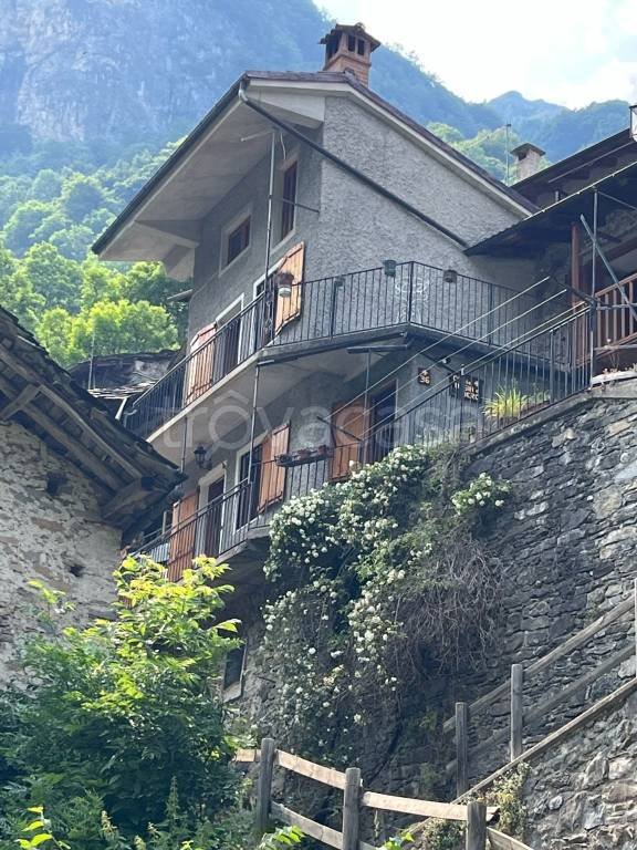 appartamento in vendita a Castelmagno in zona Campomolino