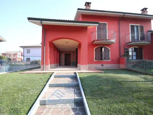 casa indipendente in vendita a Castiglione Falletto