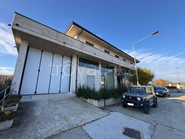 locale commerciale in vendita a Castiglione Falletto