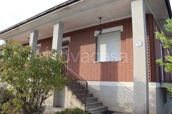 casa indipendente in vendita a Castiglione Tinella