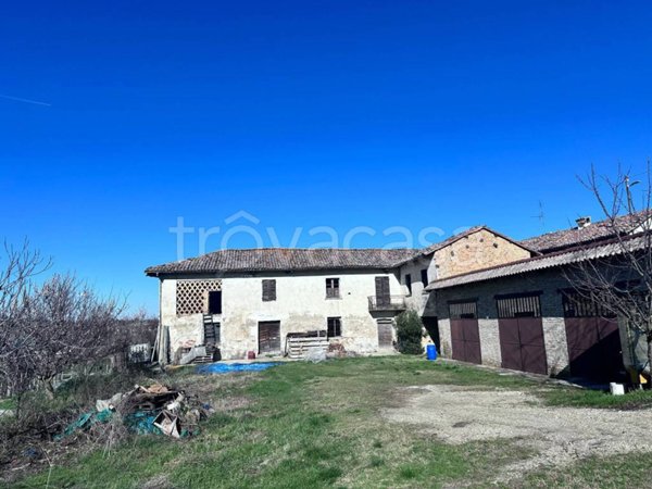 casa indipendente in vendita a Castiglione Tinella
