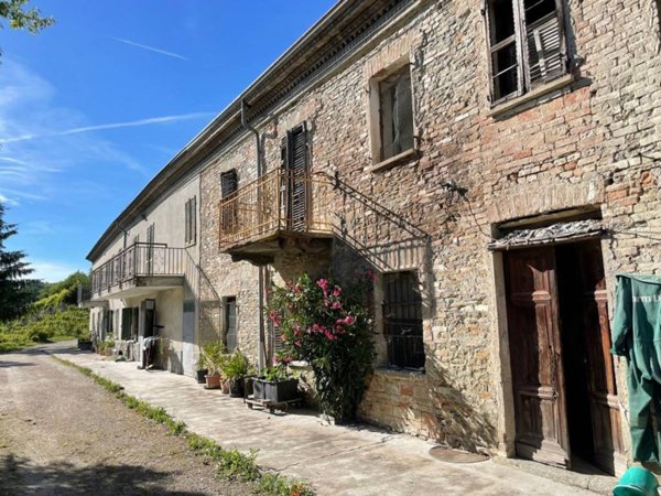 casa indipendente in vendita a Castiglione Tinella in zona San Giorgio