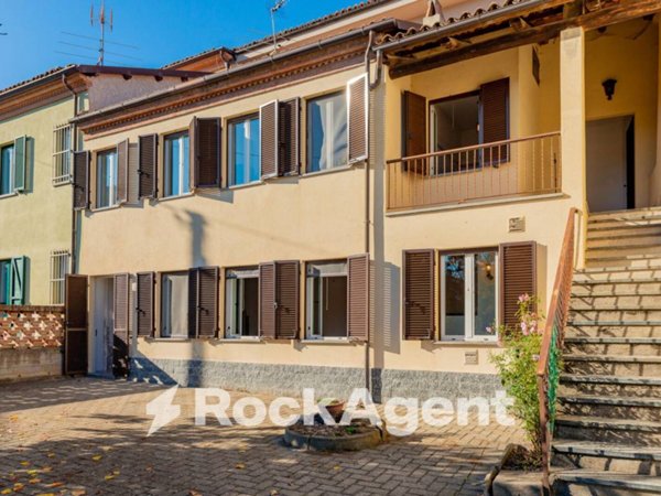 casa indipendente in vendita a Castiglione Tinella