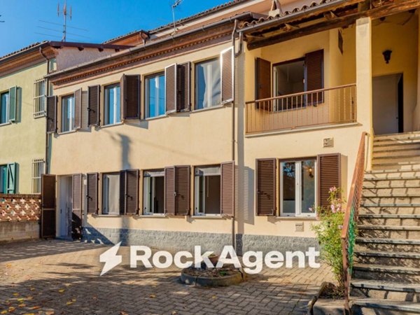 casa indipendente in vendita a Castiglione Tinella in zona San Carlo