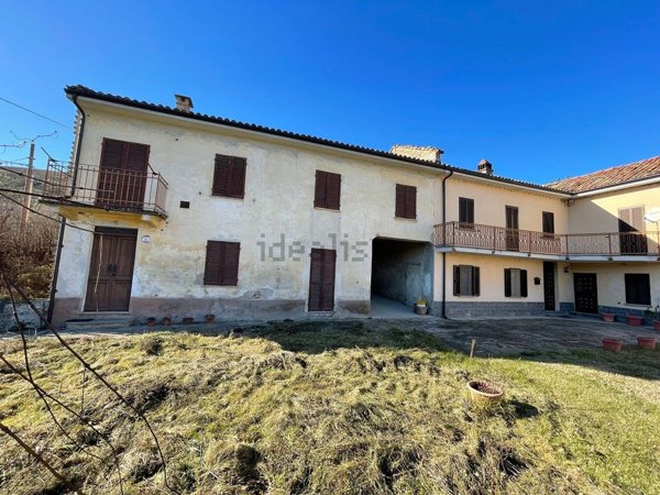 casa indipendente in vendita a Castiglione Tinella