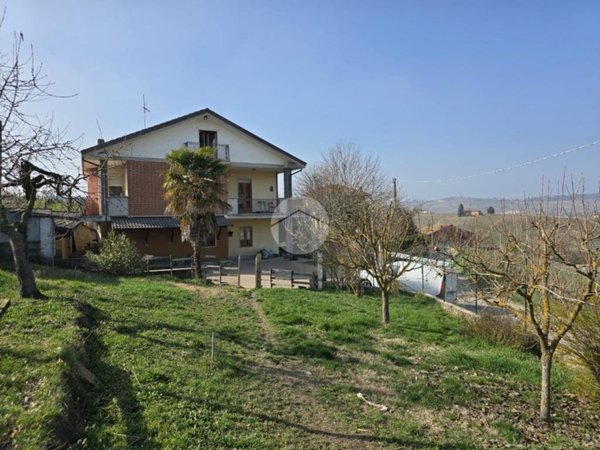 casa indipendente in vendita a Castiglione Tinella in zona San Martino