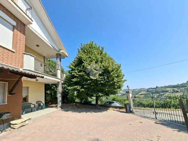 casa indipendente in vendita a Castiglione Tinella in zona San Martino