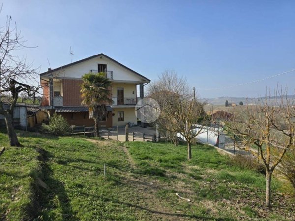 casa indipendente in vendita a Castiglione Tinella in zona San Martino