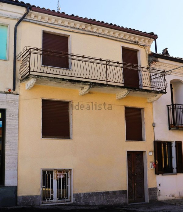 casa indipendente in vendita a Castiglione Tinella in zona San Carlo