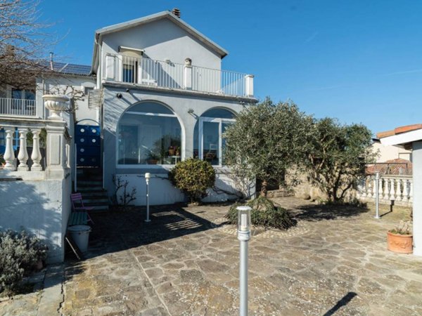 casa indipendente in vendita a Castino