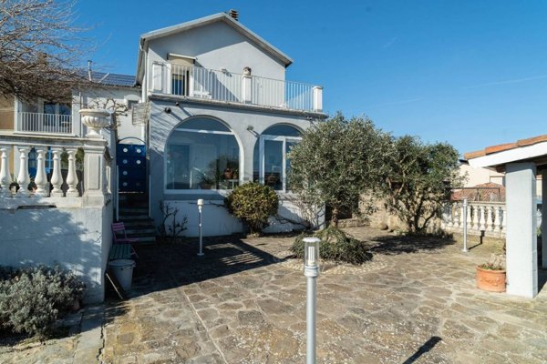 esavano in vendita a Castino