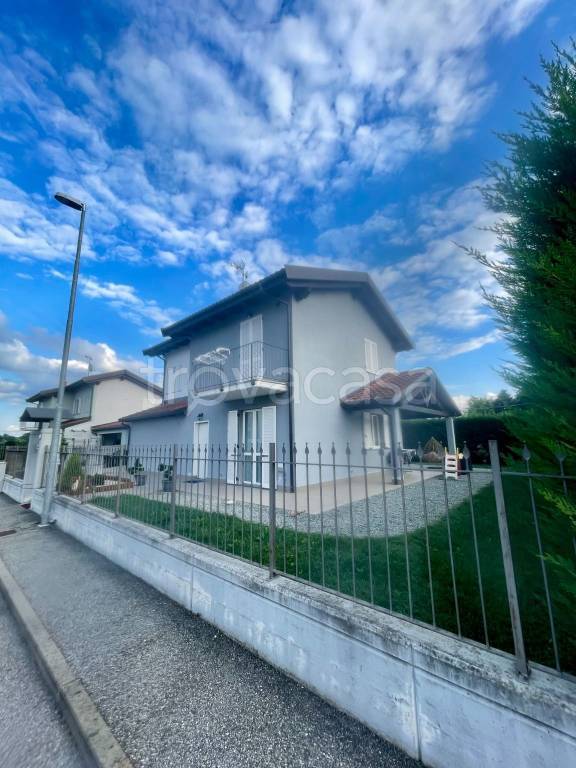 casa indipendente in vendita a Cavallerleone