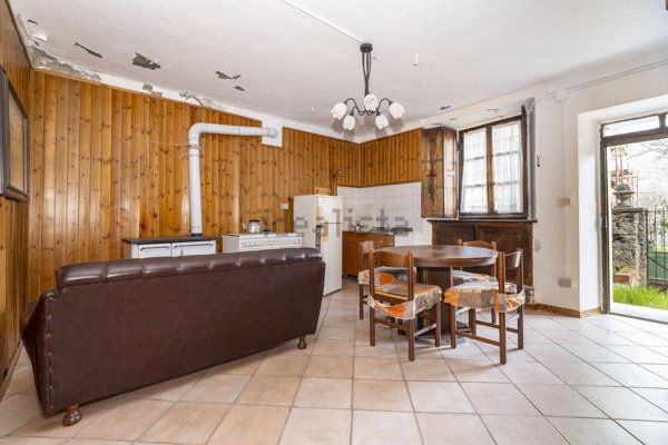 casa semindipendente in vendita a Celle di Macra in zona Bassura