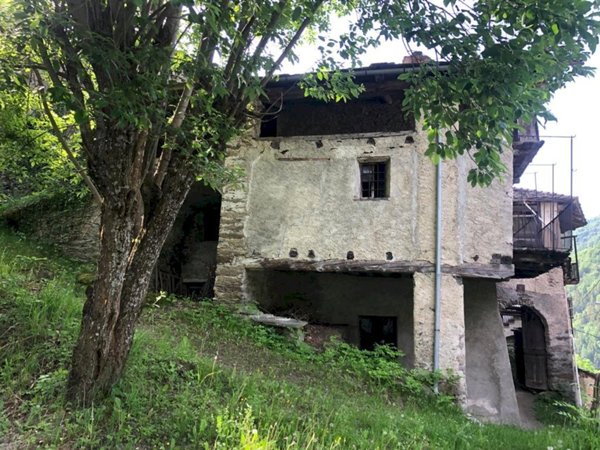 casale in vendita a Celle di Macra in zona Bassura