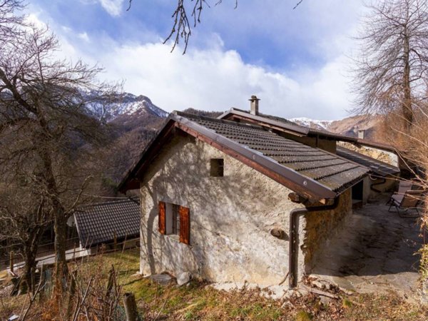 casa indipendente in vendita a Celle di Macra in zona Ruà
