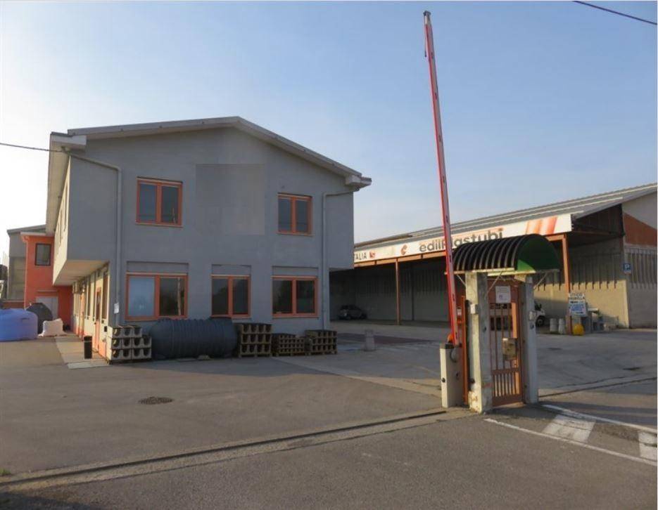 locale commerciale in vendita a Centallo