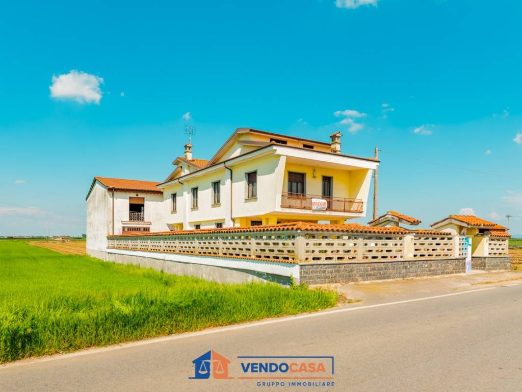 casa indipendente in vendita a Centallo in zona San Biagio