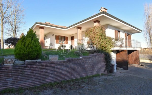 casa indipendente in vendita a Ceresole Alba