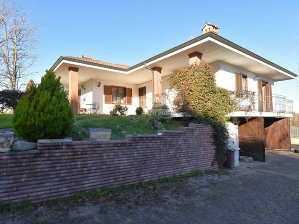 casa indipendente in vendita a Ceresole Alba