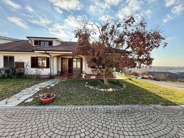 casa indipendente in vendita a Ceresole Alba