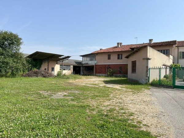 casa indipendente in vendita a Ceresole Alba