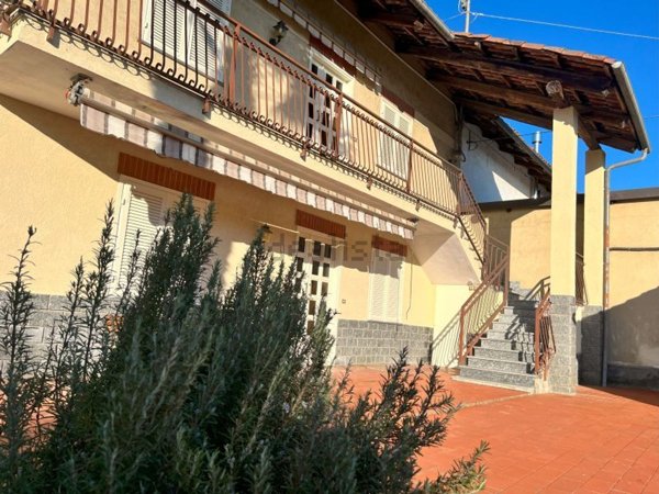 casa indipendente in vendita a Ceresole Alba