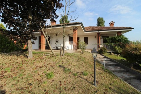 casa indipendente in vendita a Ceresole Alba