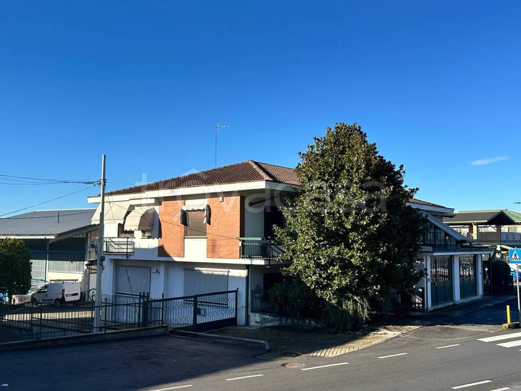 casa indipendente in vendita a Ceresole Alba