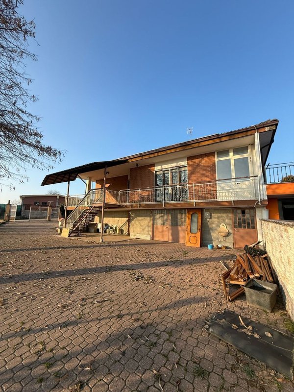 casa indipendente in vendita a Ceresole Alba