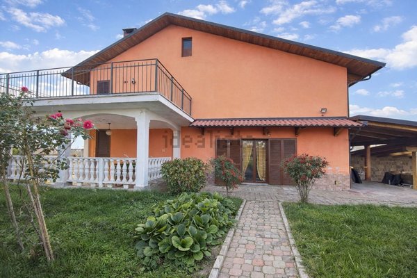 casa indipendente in vendita a Ceresole Alba in zona Borretti