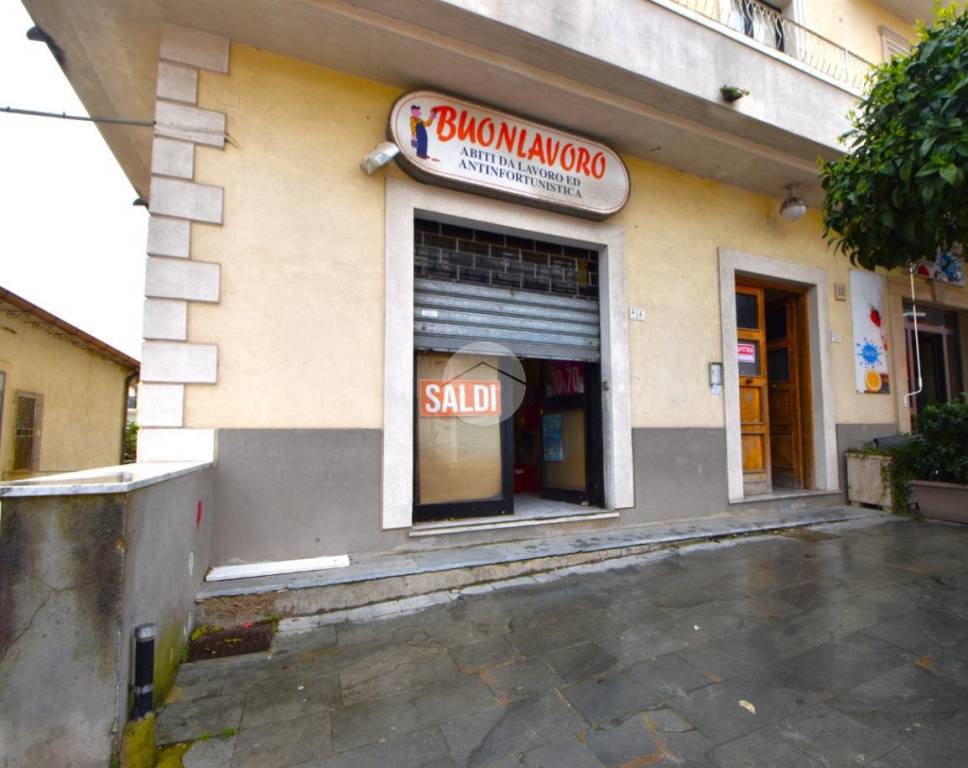 locale commerciale in vendita ad Agropoli