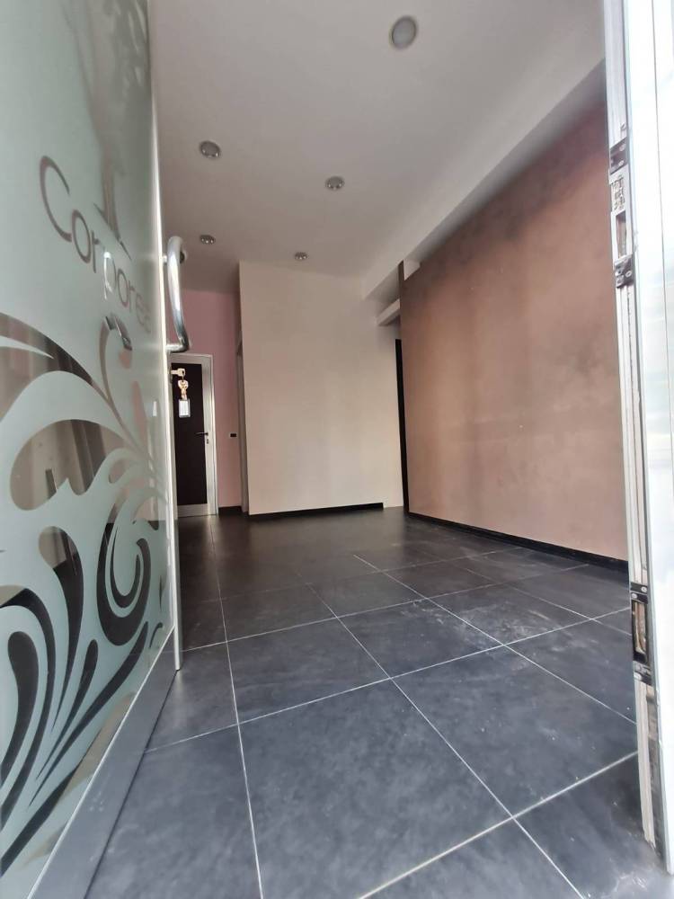 locale commerciale in vendita ad Agropoli